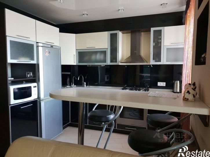 4-комн квартира улица Попова, 22,  д. 22