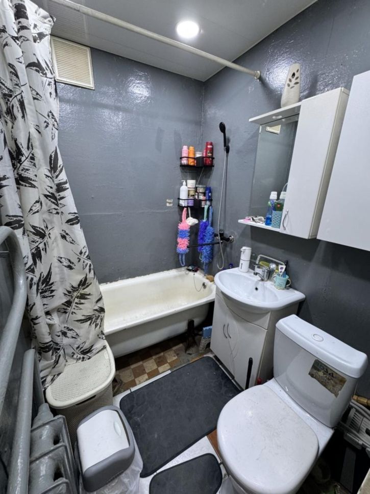 2-комн квартира Новомосковская ул, 16