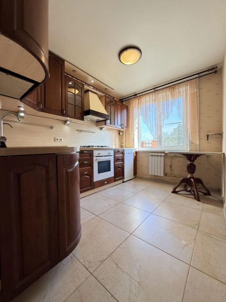 4-комн квартира Космонавтов б-р, 7А
