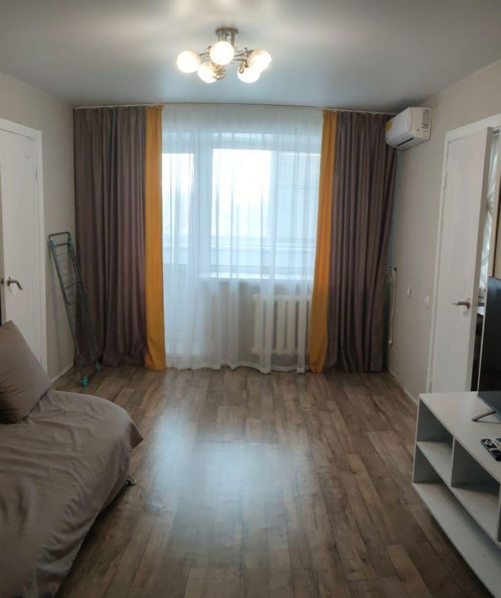 2-комн квартира Новомосковская ул, 10