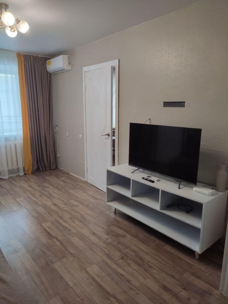 2-комн квартира Новомосковская ул, 10