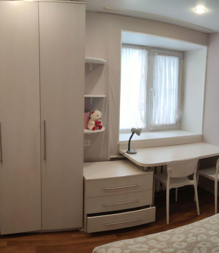 2-комн квартира Новомосковская ул, 10