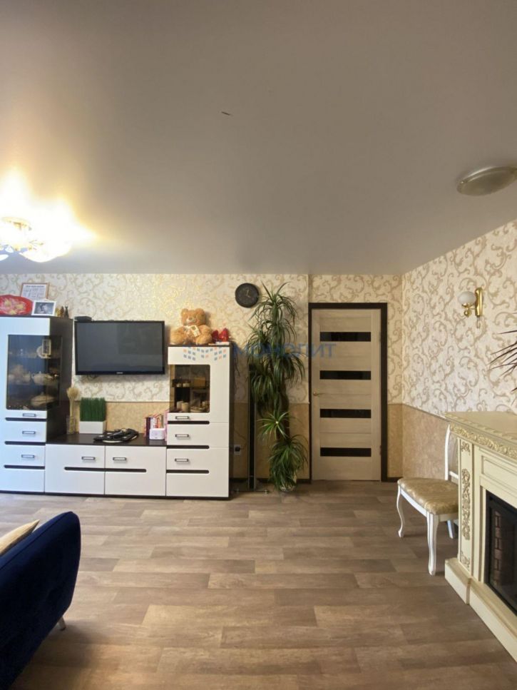2-комн квартира Гайдара ул, 72