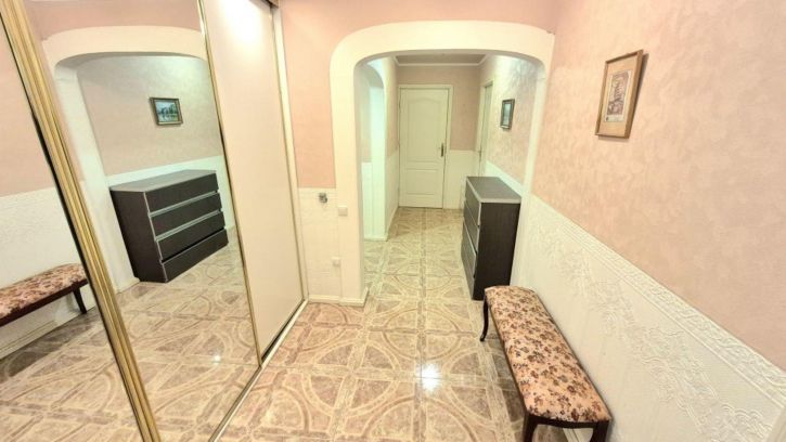 4-комн квартира Космонавтов б-р, 7а