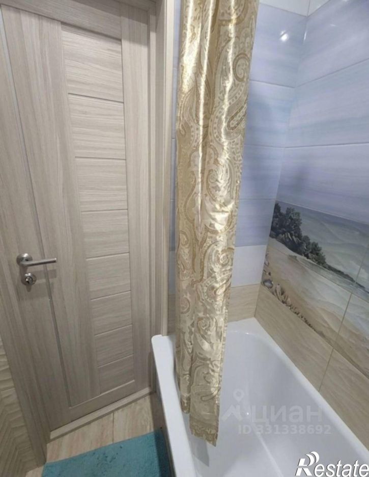 3-комн квартира пр-кт Ленинского Комсомола, 8,  д. 8