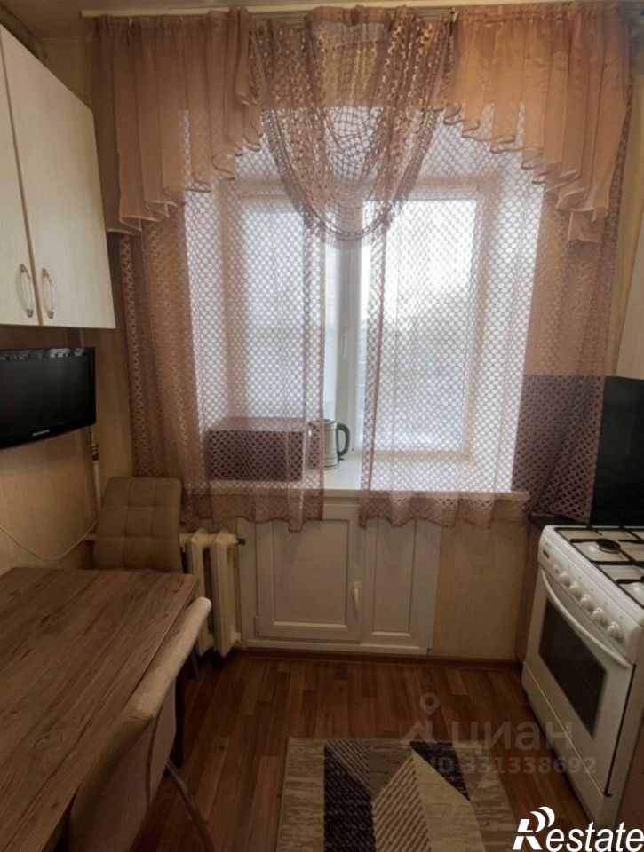 3-комн квартира пр-кт Ленинского Комсомола, 8,  д. 8