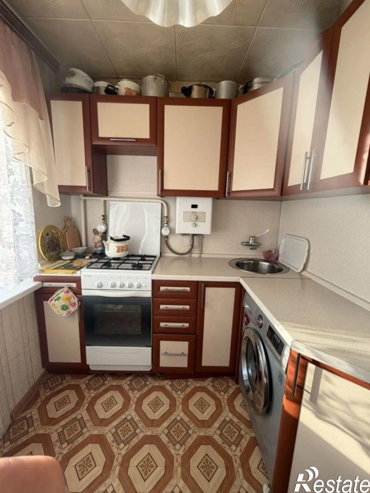 2-комн квартира Новомосковская ул, 32