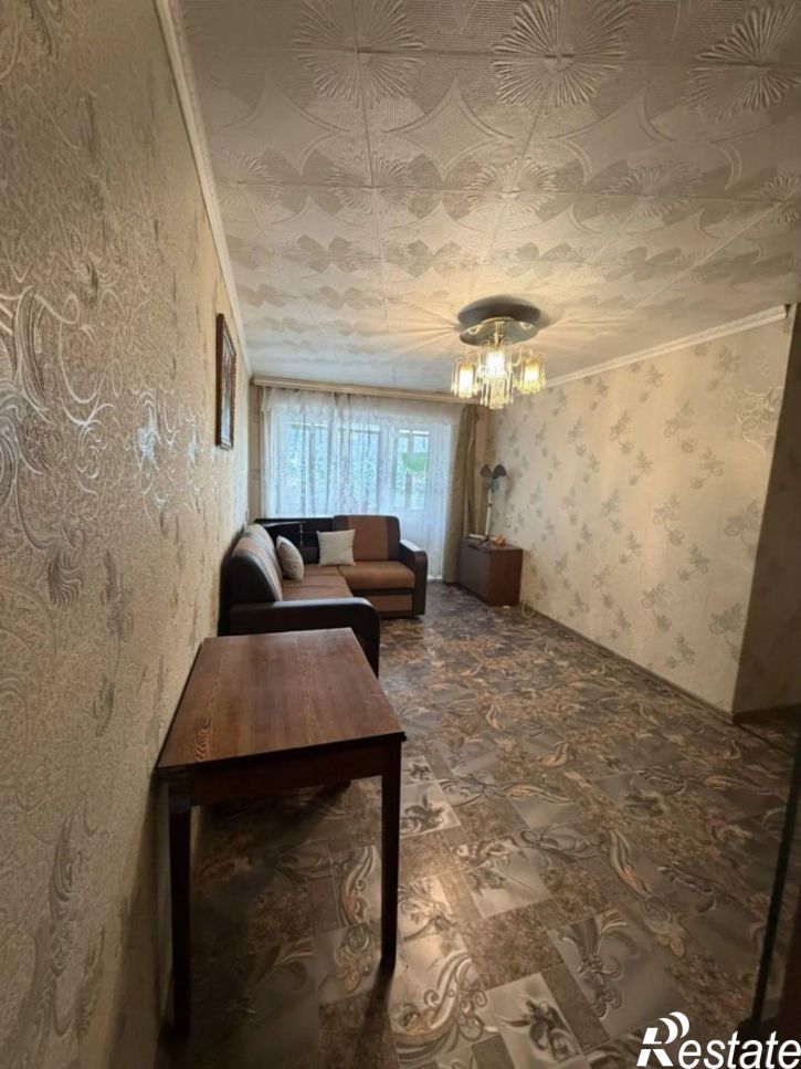 2-комн квартира Новомосковская ул, 32