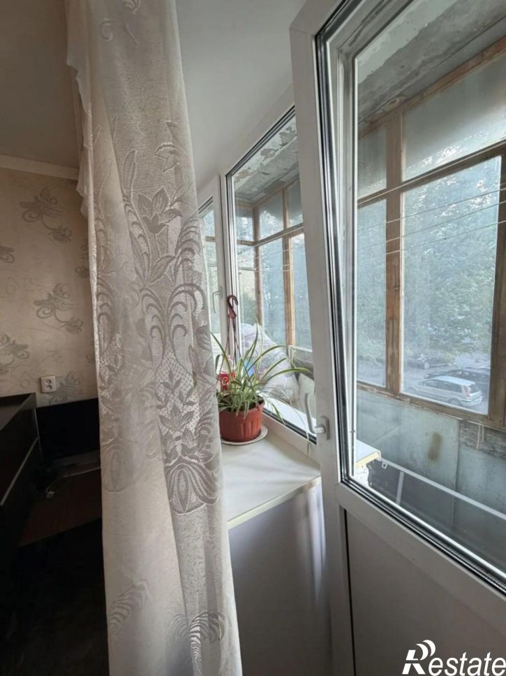 2-комн квартира Новомосковская ул, 32