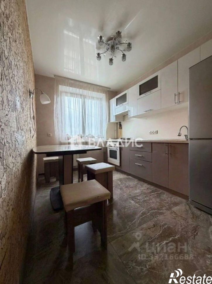 3-комн квартира б-р Космонавтов, 12,  д. 12
