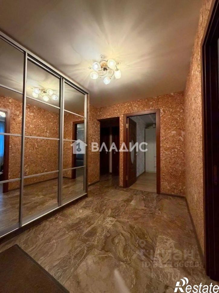 3-комн квартира б-р Космонавтов, 12,  д. 12