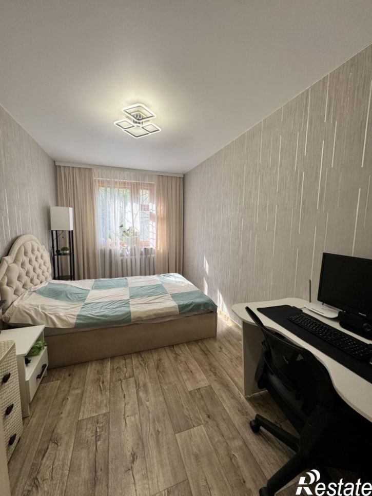2-комн квартира Новомосковская ул, 18