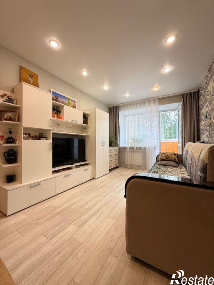 2-комн квартира Гайдара ул, 70
