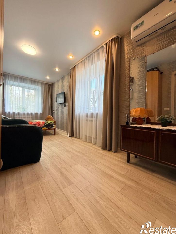 2-комн квартира Гайдара ул, 70