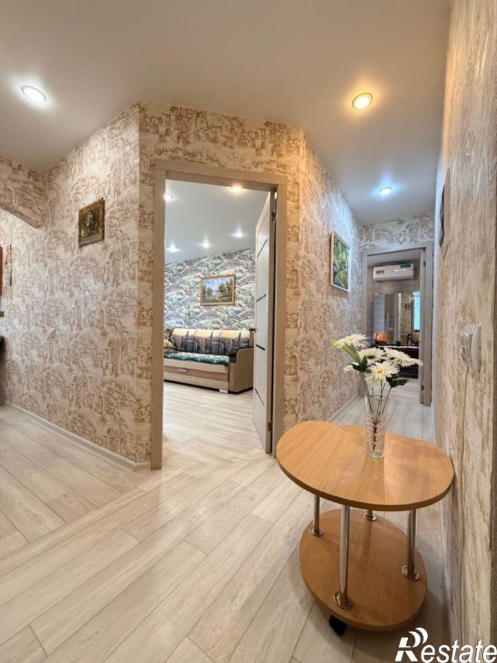 2-комн квартира Гайдара ул, 70