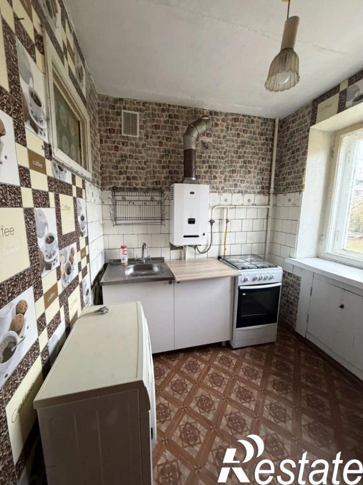 2-комн квартира Новомосковская ул, 8