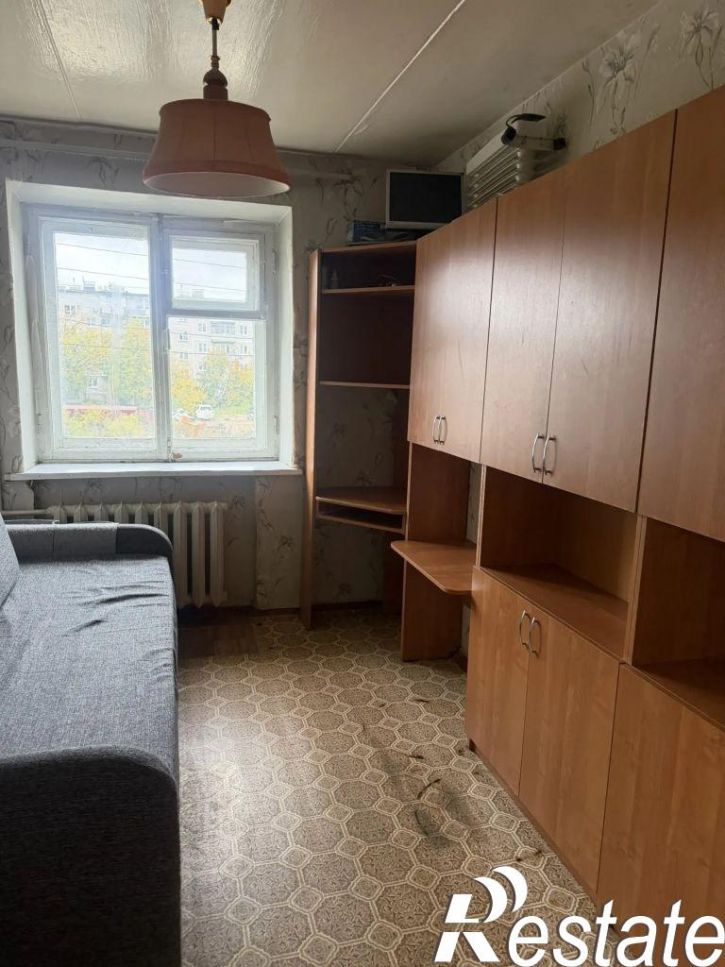 2-комн квартира Новомосковская ул, 8