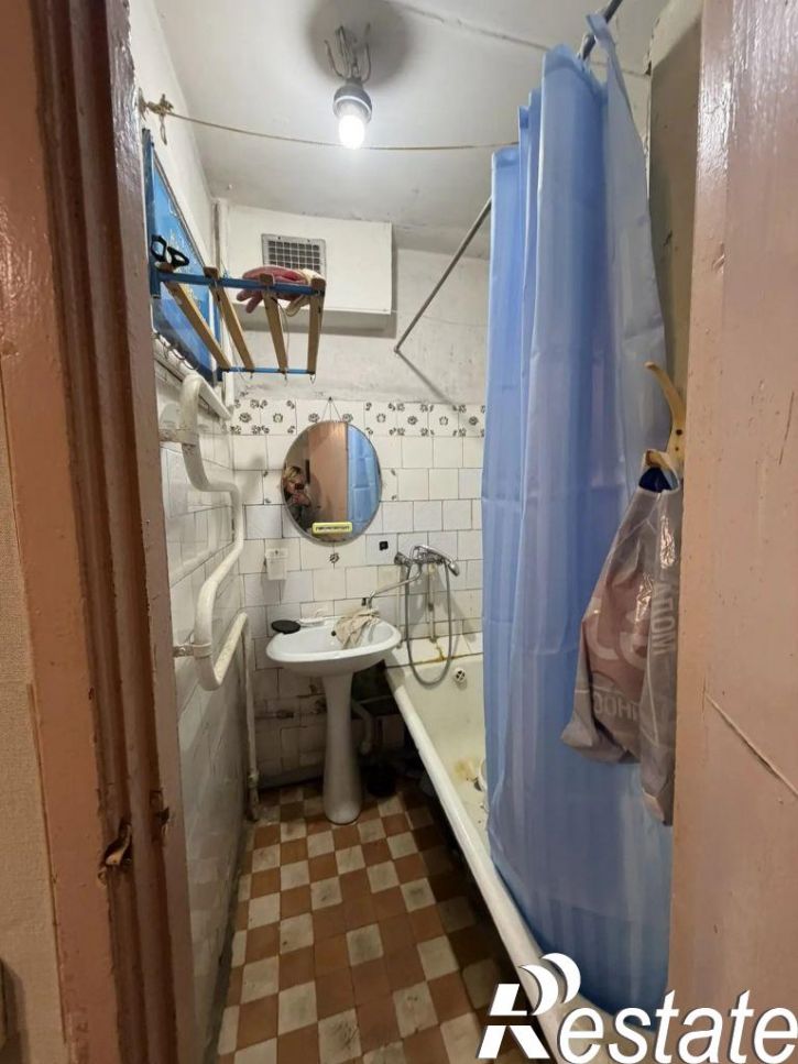 2-комн квартира Новомосковская ул, 8