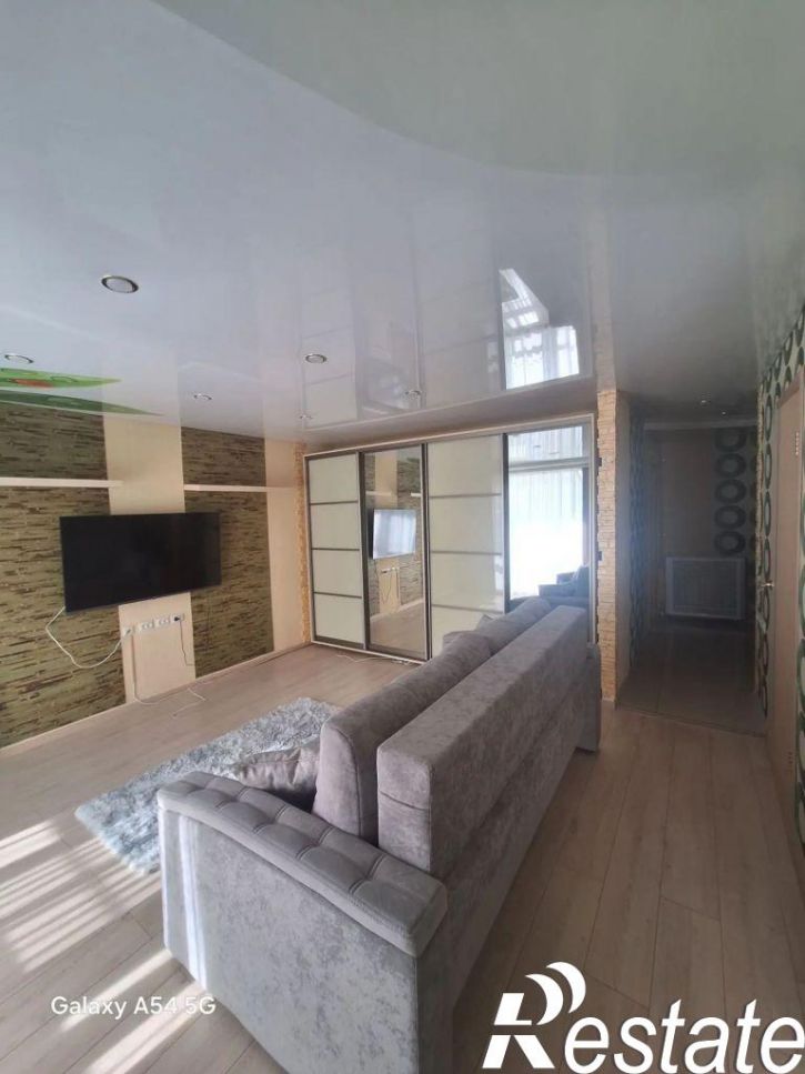 2-комн квартира Строителей ул, 6